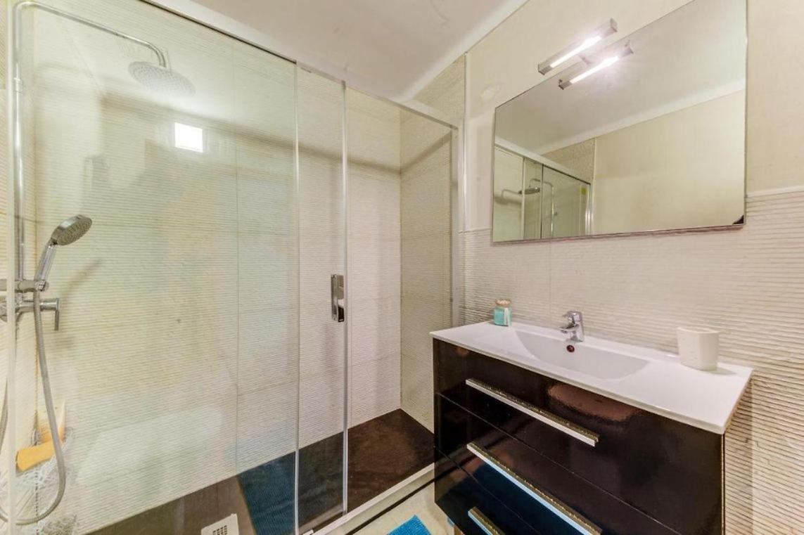 Vivienda Con Piscina A 300 Metros De La Playa Apartment *